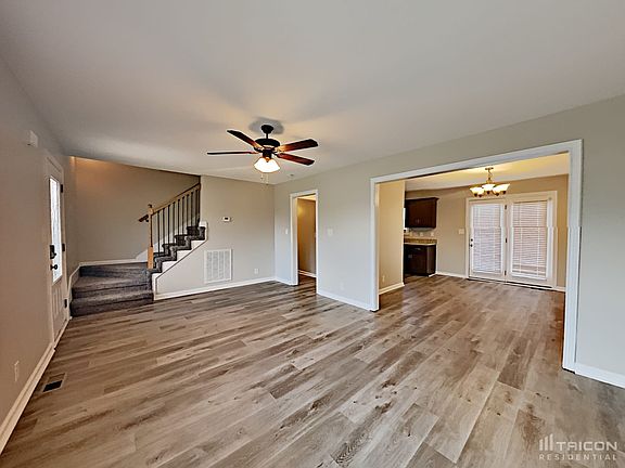3rd image of 484 Medallion Cir