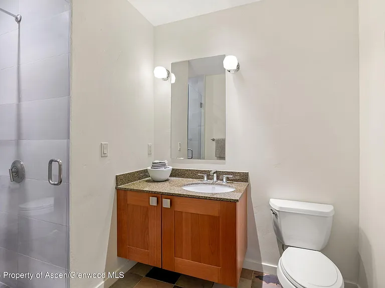 231 Robinson St #218 — Photo 13