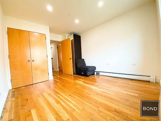 Rented by Bond New York | media 28