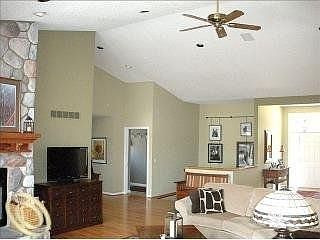 4th image of 10390 Overhill Dr
