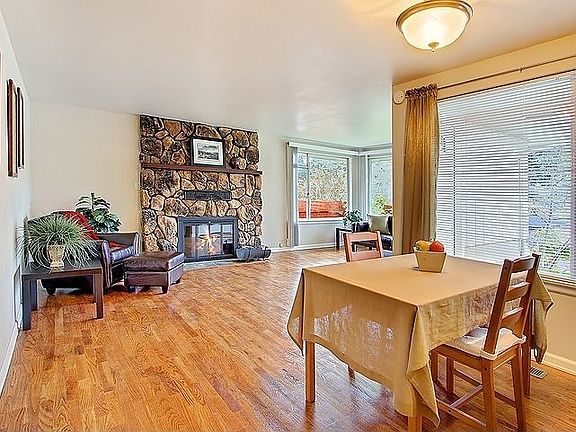 •	Throughout the 1150 square foot home, you will enjoy new base molding, 6 pan