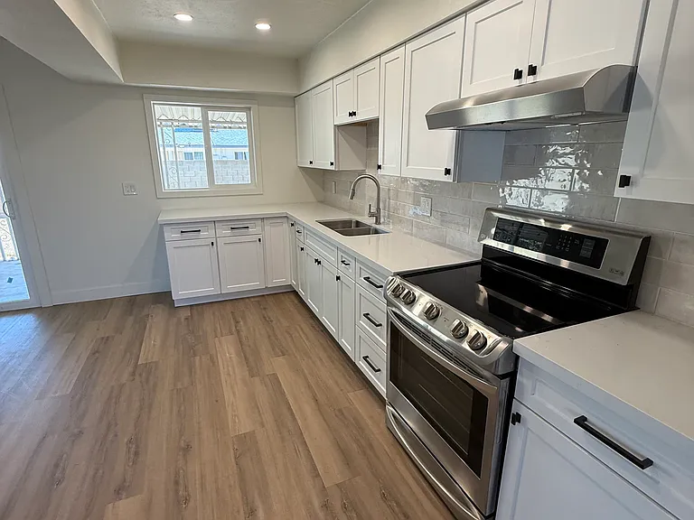 7931 W Earll Dr — Photo 3
