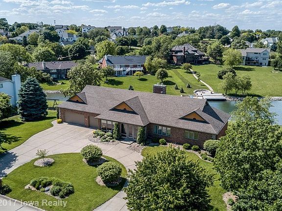 3rd image of 805 SE Southbranch Dr