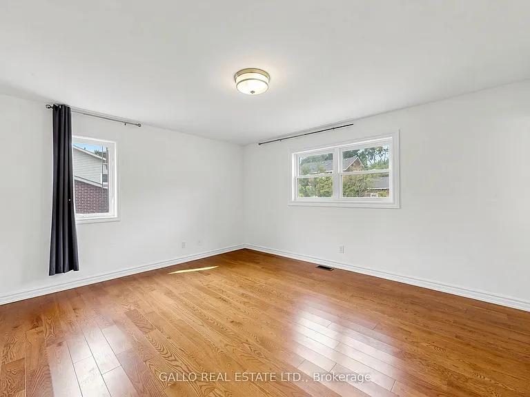 32 Elmvale Blvd — Photo 10