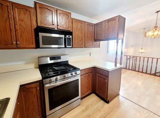 216 Highland View Ct NE, Rockford, MI