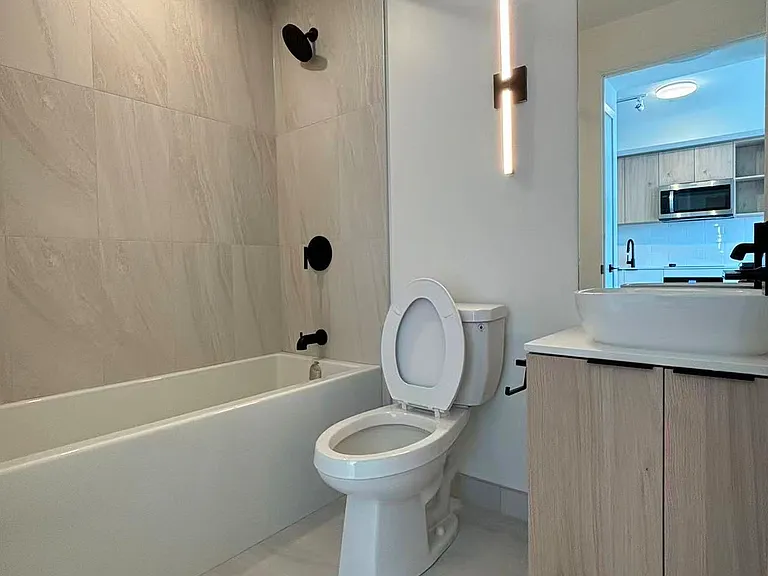 1185 Dupont St #510 — Photo 7