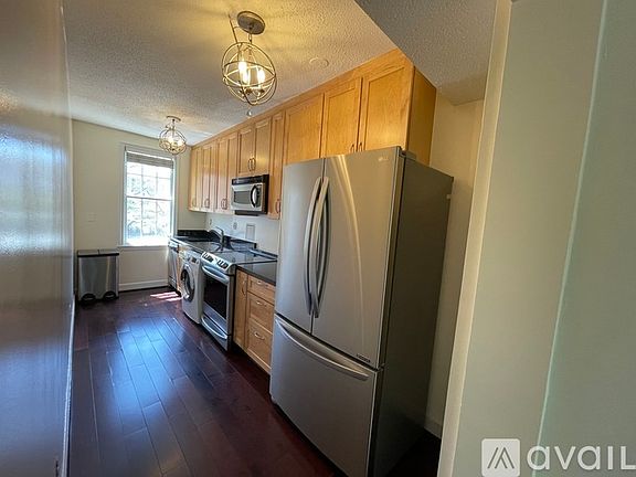 2nd image of 504 Bashford La