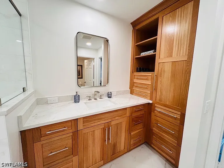 425 Cove Tower Dr #902 — Photo 22