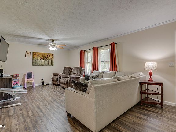 5th image of 1832 Forest View Dr