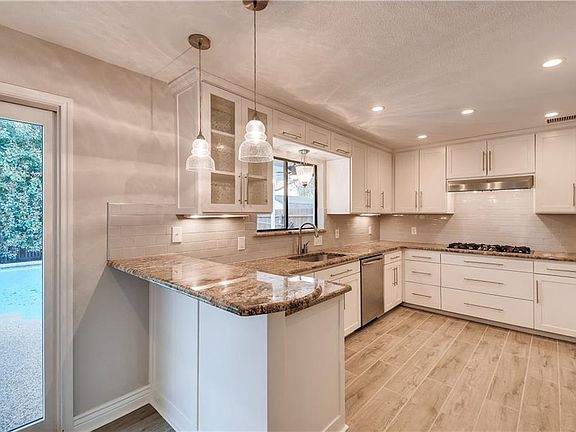 3rd image of 3313 Knob Oak Dr