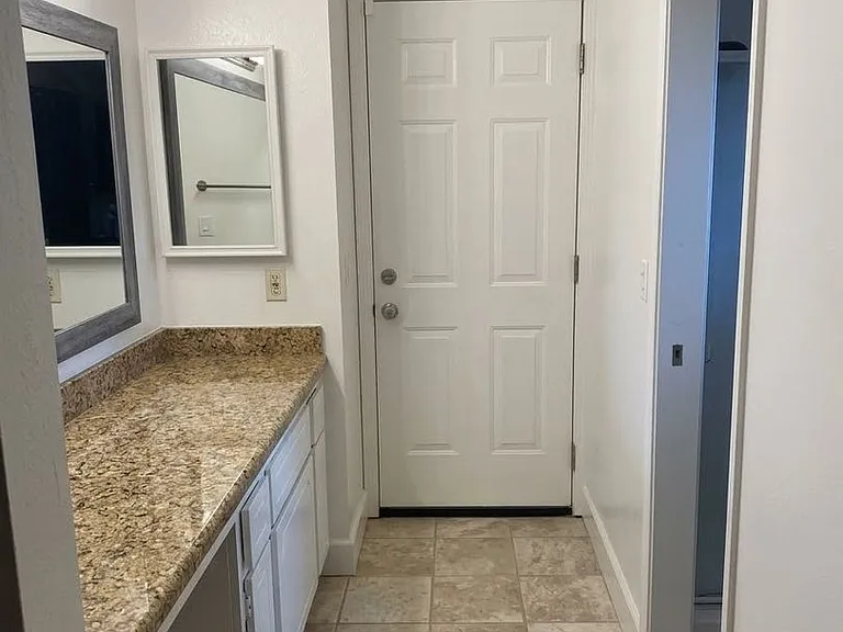 4901 Autumntree Ct — Photo 13