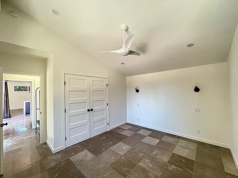 5285 N College View Ave — Photo 14