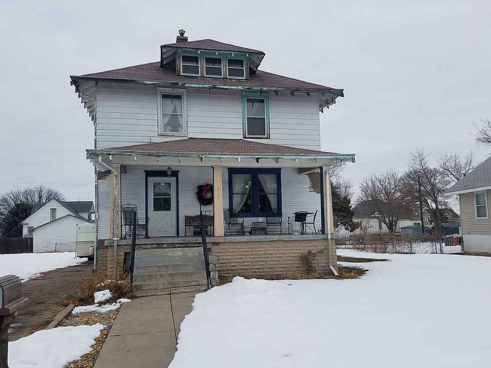 1st image of 615 W 9th St