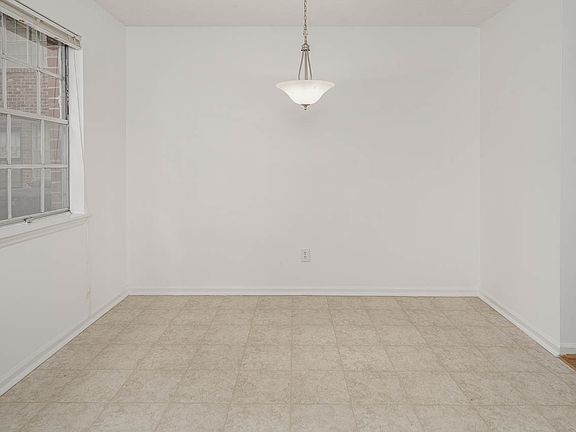 dining area that flows into kitchen