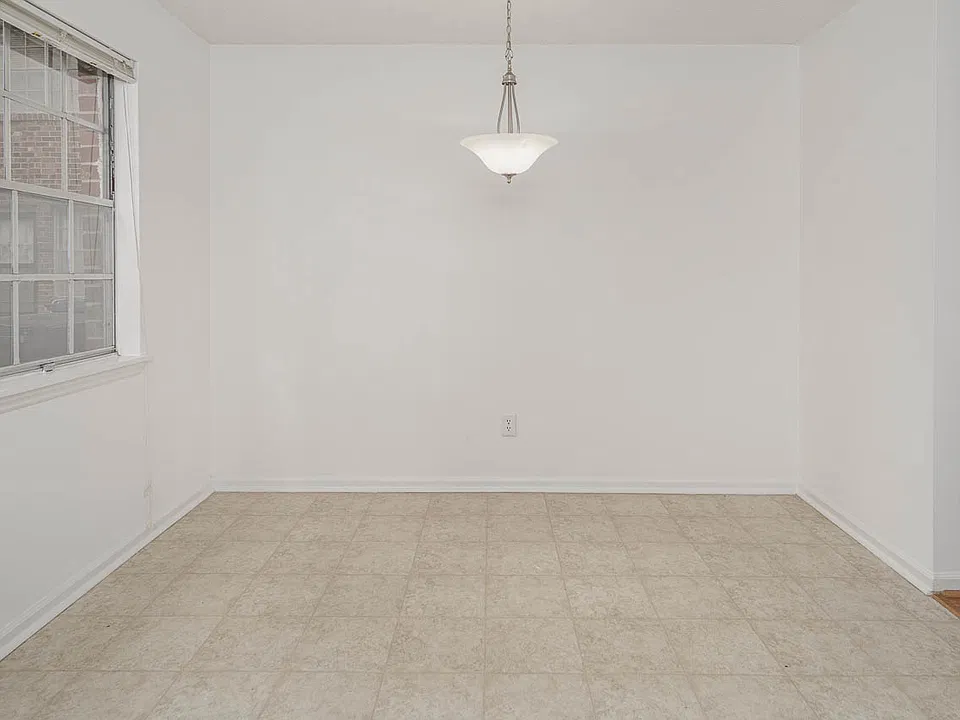 dining area that flows into kitchen