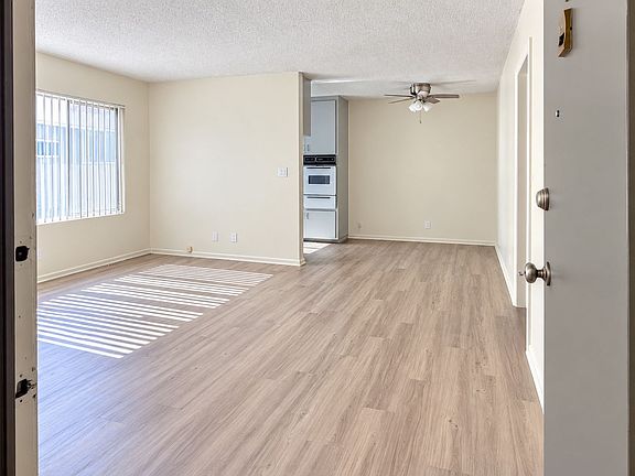 5th image of 217 W Tujunga Ave APT O