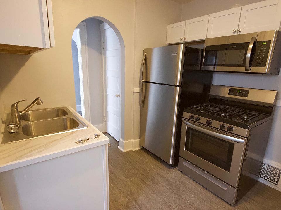 1st image of 2025 Plainfield Ave NE APT 2
