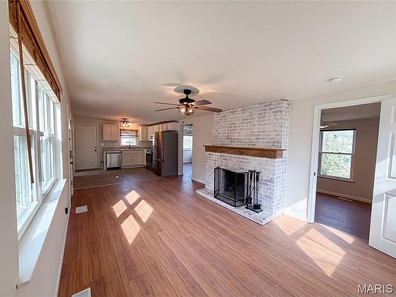 3rd image of 8479 Lake Dr