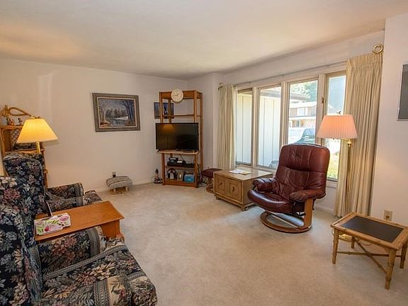 3rd image of 51800 Trowbridge Ln