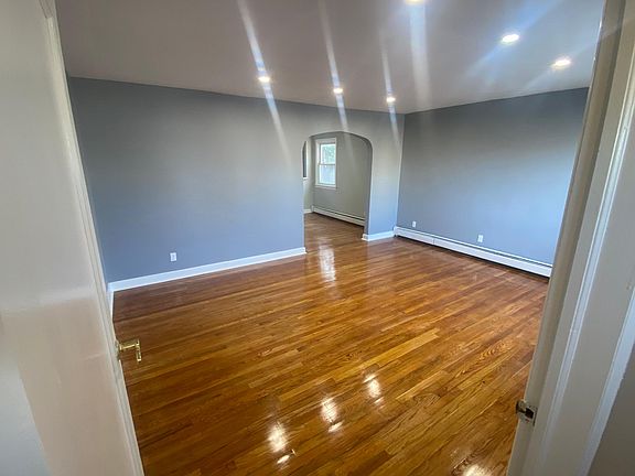 4th image of 77 Sanford Ave Floor 1