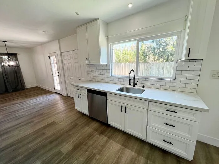851 Euclid Ave — Photo 4