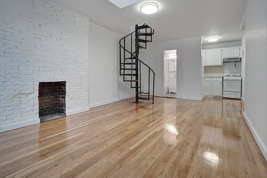 275 West 22nd Street, #2B