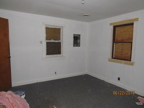 4th image of 2393 Irving Dr