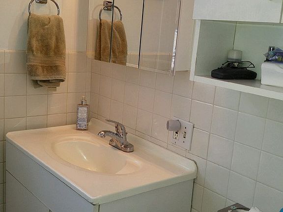 3rd image of 420 N Marion St APT 4