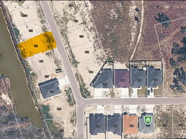 121 Heritage Park Dr, Rockport, TX 78382