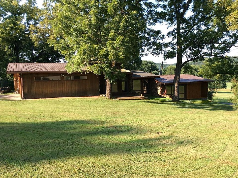 1st image of 150 Lakewood Dr