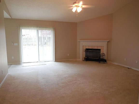3rd image of 7235 Antoinette Cir