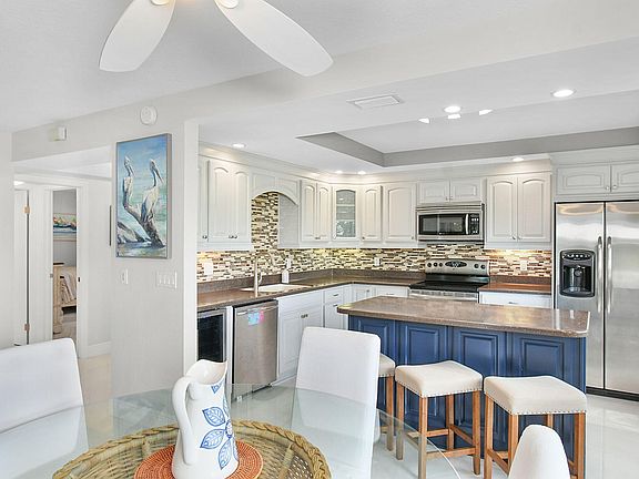 3rd image of 460 Brackenwood Lane S