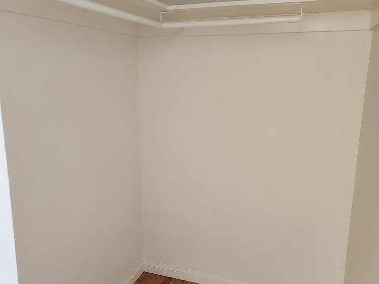 1261 E 1st St #7 — Photo 11