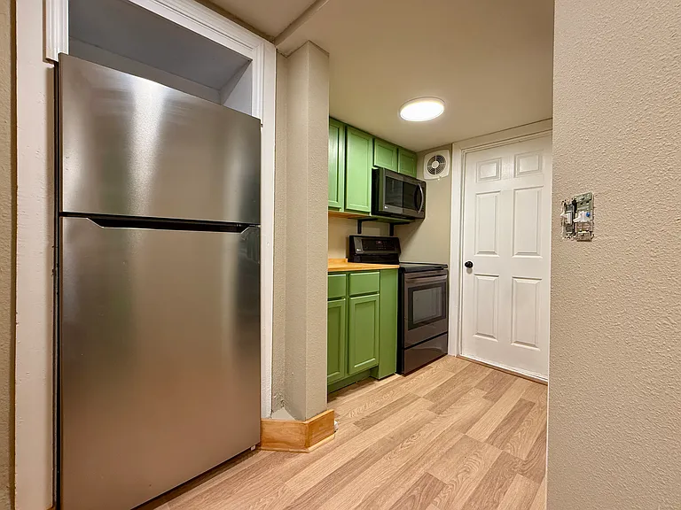 2613 Bryant Ave S #B — Photo 8