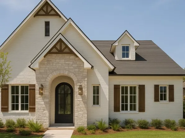 135 W Cupit Way, Gladewater, TX 75647