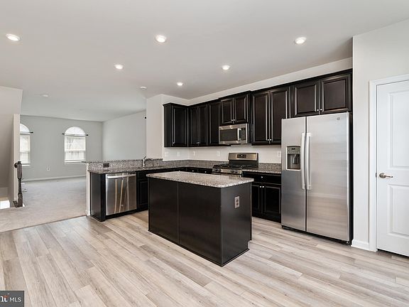 3rd image of 510 River Crest Way