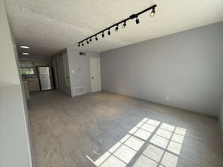 100 Park Row Ave #D — Photo 2