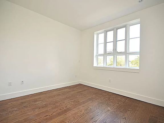 5th image of 194 Hawthorne St #1E