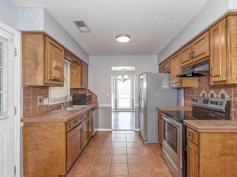 6913 Dorsey Dr — Photo 18