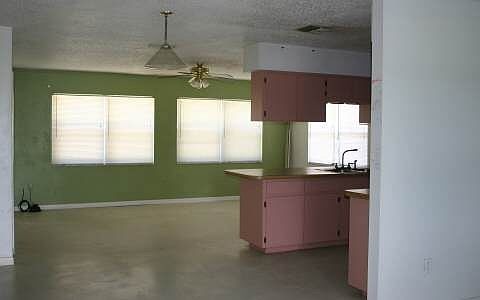 4th image of 318 Honeymoon St NE