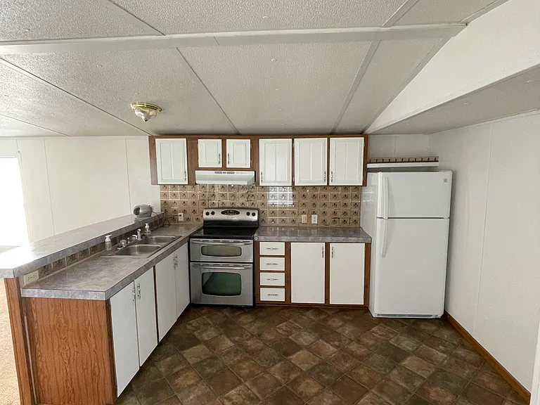 575 N Bellwood Rd — Photo 1