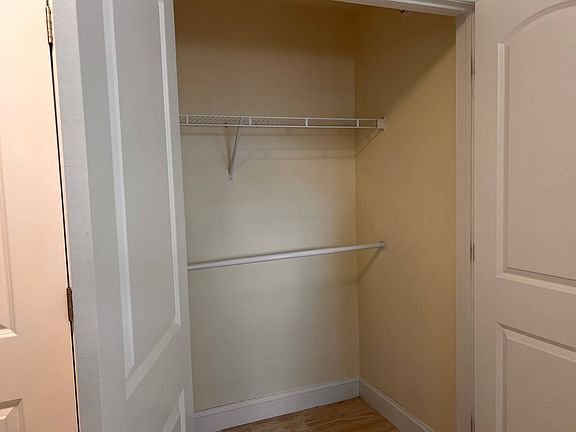 5th image of 229 Collfield Ave