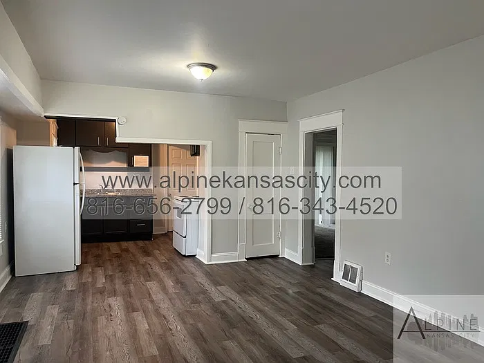 2 bed, 1.0 bath, 900 sqft, $1,185 — Photo 2