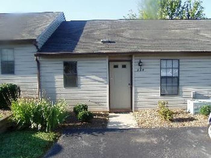 1st image of 202 Palomino Ln
