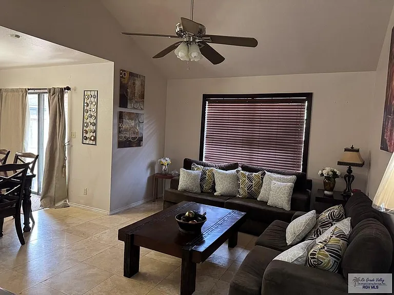 1150 Quail Hollow Dr — Photo 2