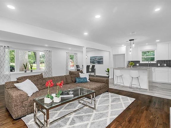 5th image of 10434 Lake Gardens Dr