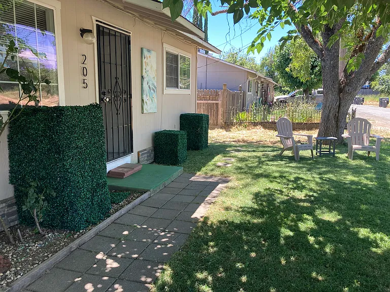 205 Wright Ln — Photo 10