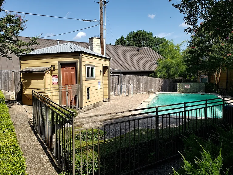 1000 W 26th St — Photo 12