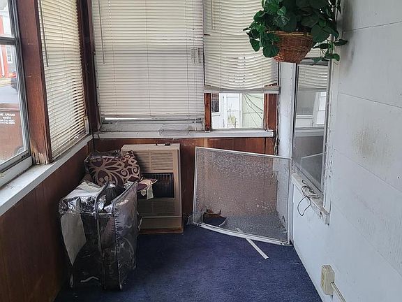 4th image of 512 Muir St