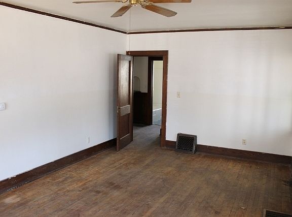 3rd image of 202 N 1st St